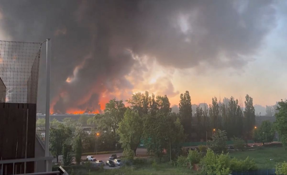  Potężny pożar w Warszawie. Płonie centrum handlowe Marywilska 44