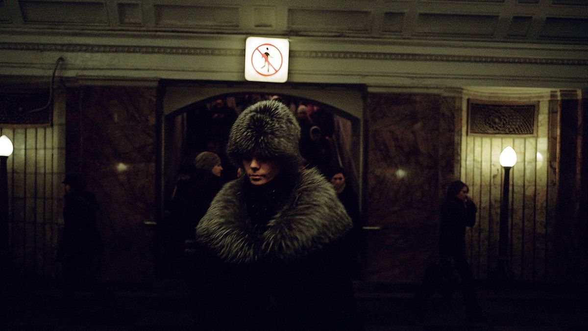 Mroczny, filmowy klimat moskiewskiego metra na zdjęciach izraelskiego fotografa 1