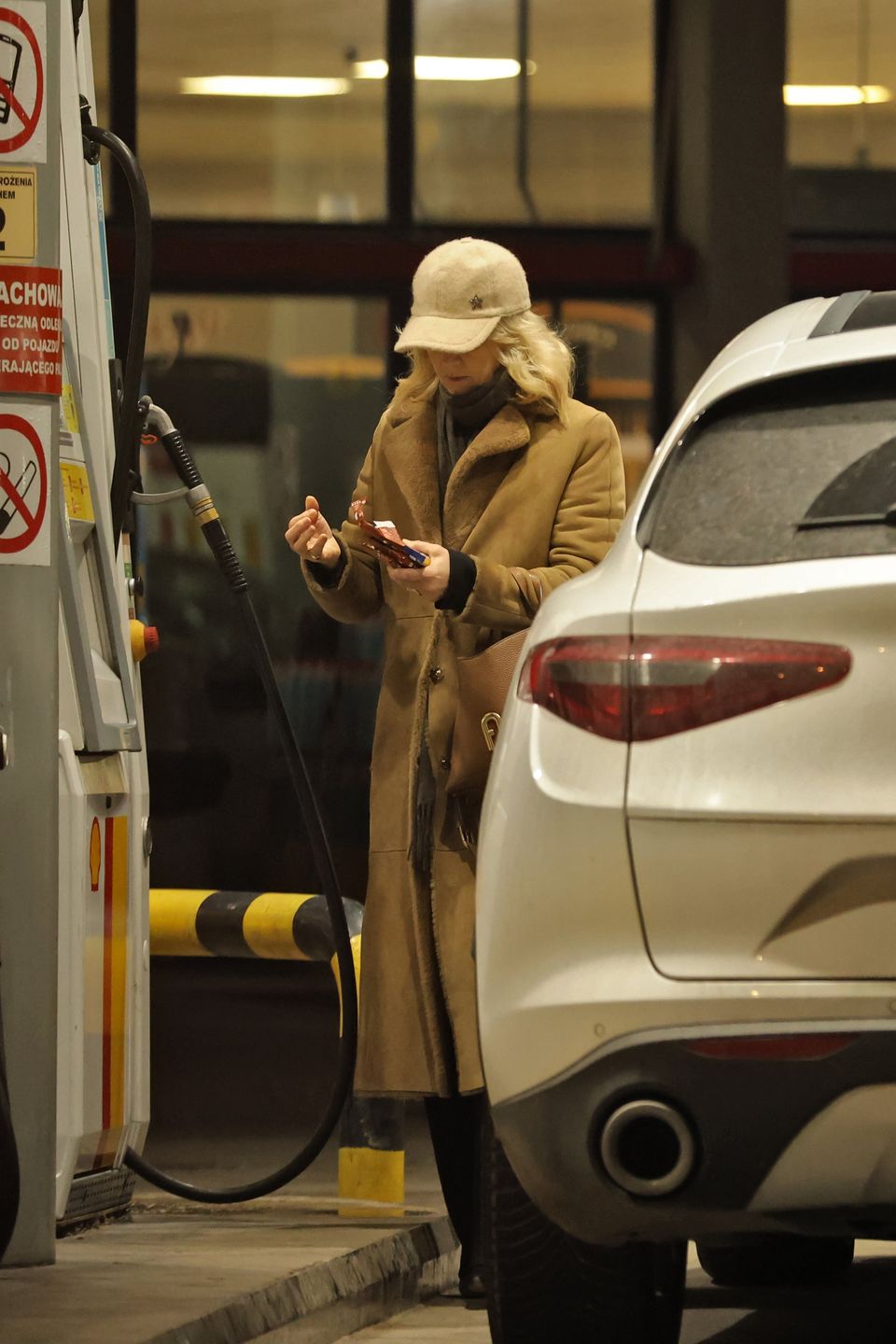 Naturalna Grażyna Torbicka "przyłapana" na stacji benzynowej