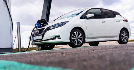 Samochody elektryczne jeżdżą na węgiel? "To jest nietrafiony argument"