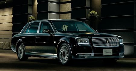 Nowa Toyota Century wygląda jakby miała 50 lat. Kosztuje tyle co mieszkanie