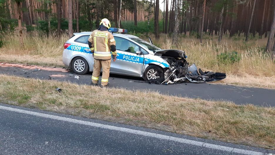 Zderzenie radiowozu z teslą w Święciechowej
