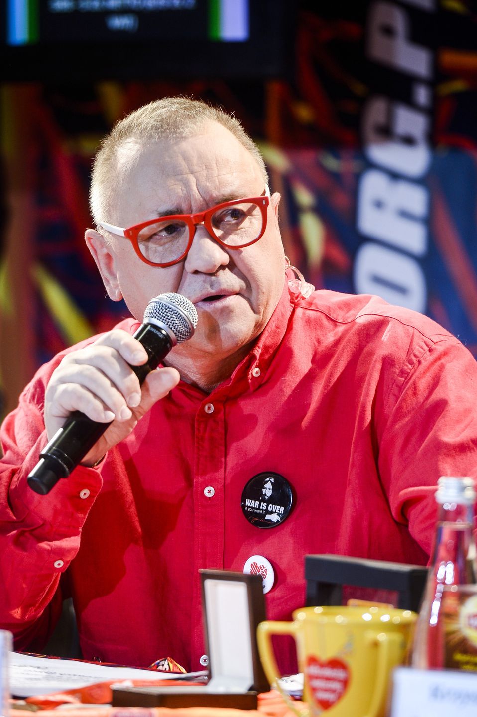 Jerzy Owsiak dostał telefon od wojewody przez hasła "J*bać PiS" na Pol'and'Rock Festival. "Nie pan będzie mówił, CO BĘDZIE KRZYCZEĆ PUBLICZNOŚĆ!"