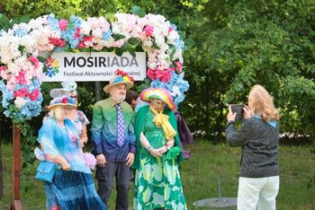 „Seniorki i seniorzy to filary naszej społeczności”. Zobacz zdjęcia z „MOSiRiady” - Festiwalu Aktywności Senioralnej