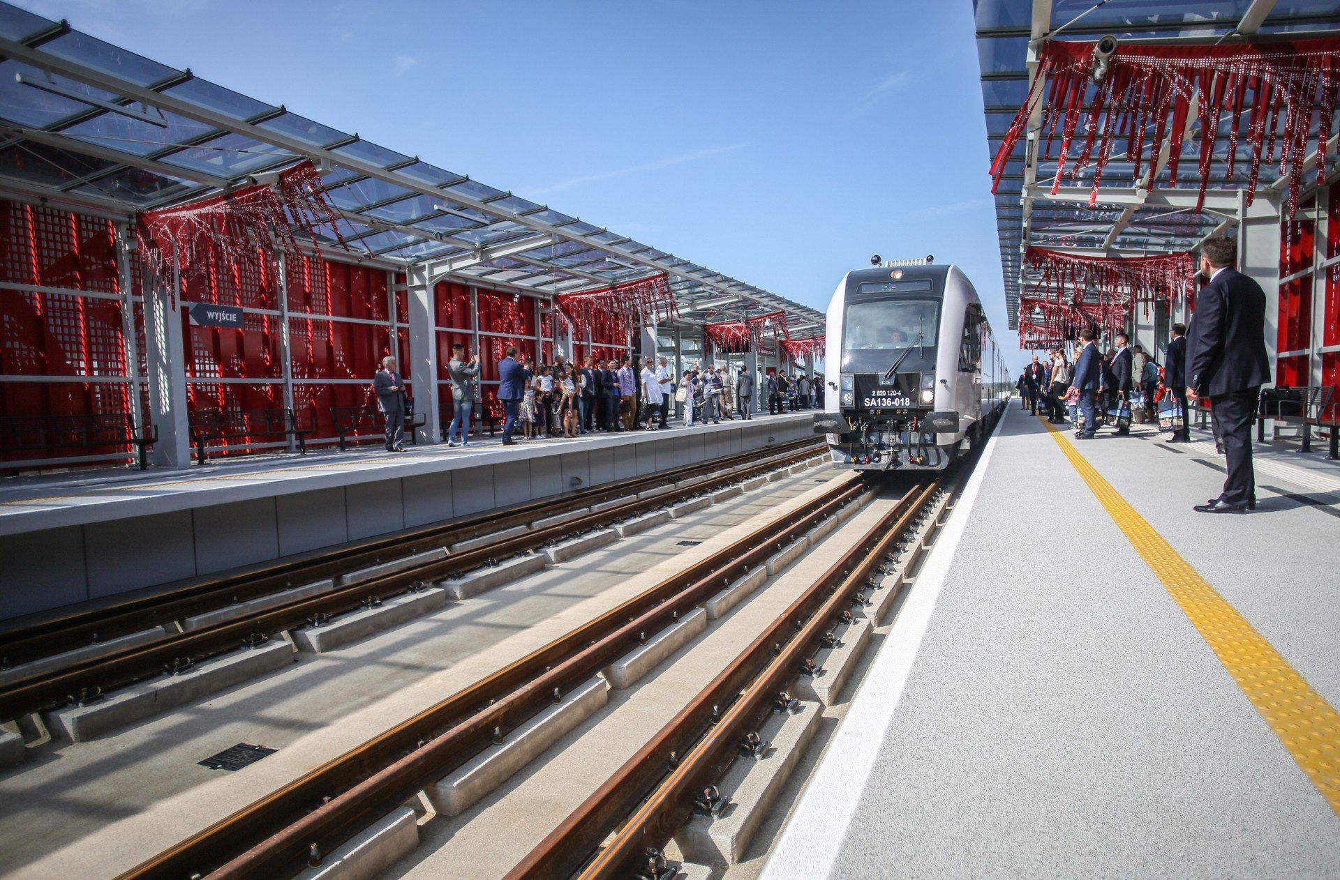 Inauguracja PKM, przejazd koleją na trasie. Teraz budowa kolejnego odcinka Gdańsk Śródmieście - Węzeł Kowale Pomorskiej Kolei Metropolitalnej ma trafić do uchwały o Krajowym Programie Kolejowym do 2030 r.