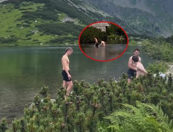 Kąpali się w tatrzańskim stawie. "Coś okropnego"
