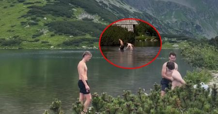Kąpali się w tatrzańskim stawie. "Coś okropnego"