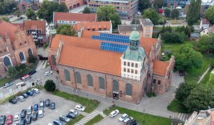 Ksiądz nielegalnie zamontował fotowoltaikę. "Z chodnika nie widać"