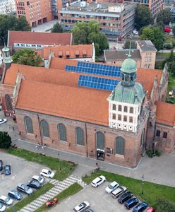 Ksiądz nielegalnie zamontował fotowoltaikę. "Z chodnika nie widać"