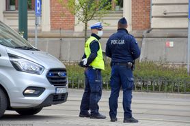 Dwulatka bez opieki siedziała w oknie na trzecim piętrze. Matce grozi pięć lat więzienia