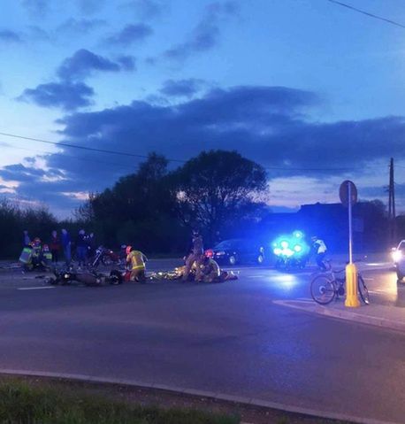 Groźny wypadek w Ostrowcu Św. Osobówka zderzyła się z motocyklem