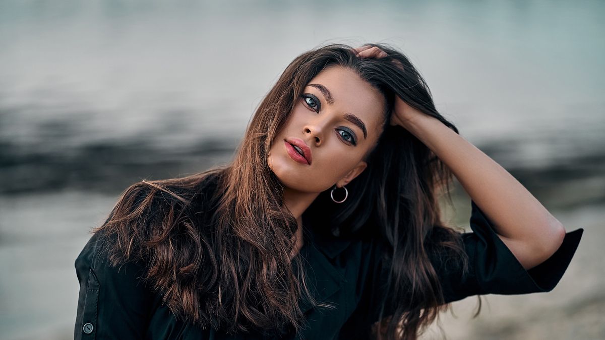 Woman in a black dress near the river
Close-up portrait of a beautiful young brunette with long hair walking on the beach at sunset. Enjoyment of nature.
Valerii Apetroaiei