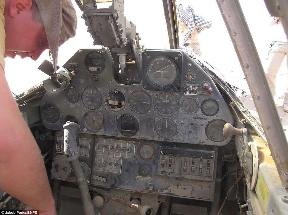 Odkryto kapsułę czasu. Kompletny P-40 Kittyhawk z 1942 roku znaleziony na Saharze 6