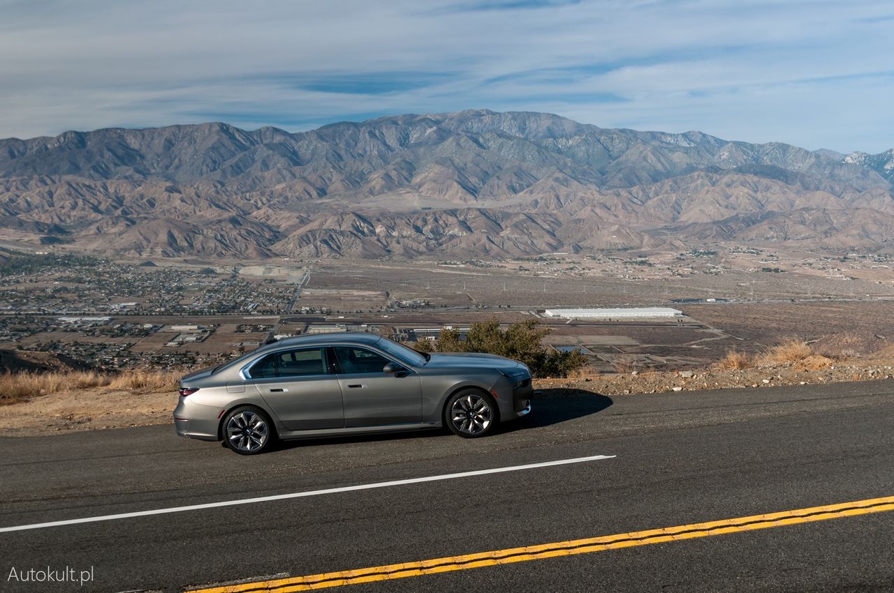 BMW i7
