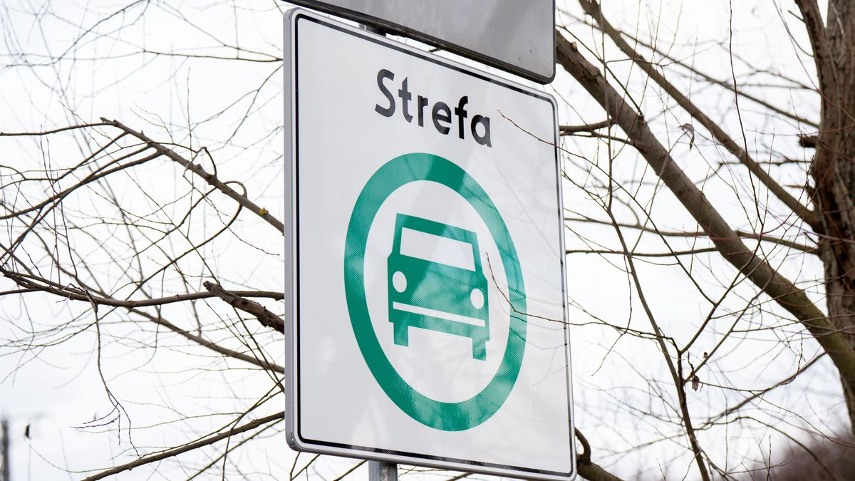 A road sign informs about the Clean Transport Zone, SCT or Strefa Czystego Transportu, in Krakow, Poland. A ban on older cars from city streets to reduce pollution comes into force in Krakow, Poland, on January 1, 2026. (Photo by Marcin Golba/NurPhoto via Getty Images)