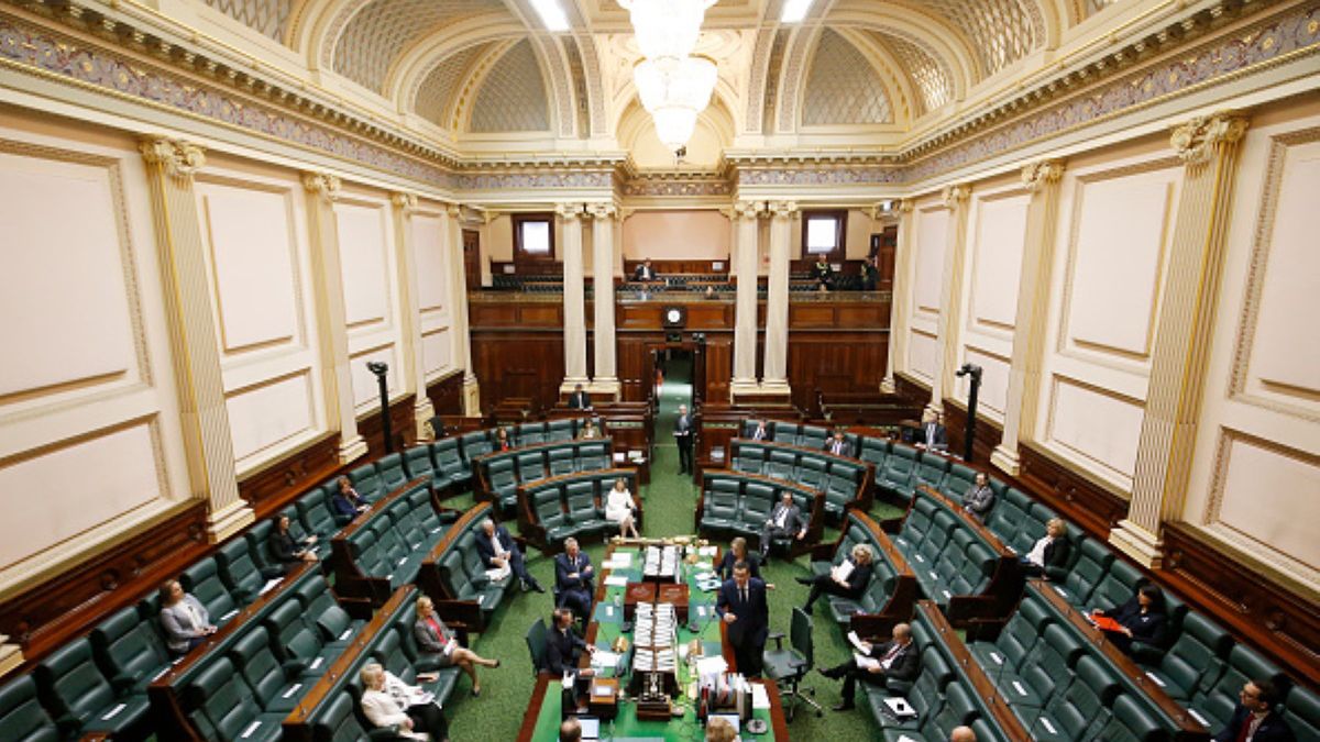 W wyniku skandalu dwaj ministrowie zdecydowali się na ustąpienie ze stanowisk