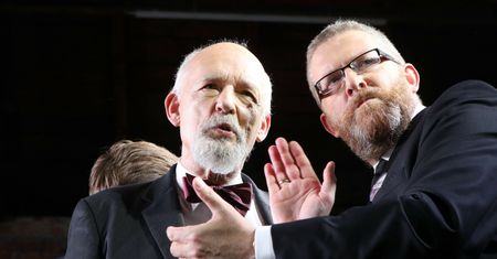 Zrzutka na Brauna. Koledzy z partii milczą, sympatycy wpłacają pieniądze