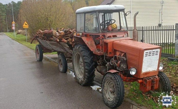 Mirzec: 25 lat bez przeglądu. Policjanci oniemieli, gdy zobaczyli ten ciągnik