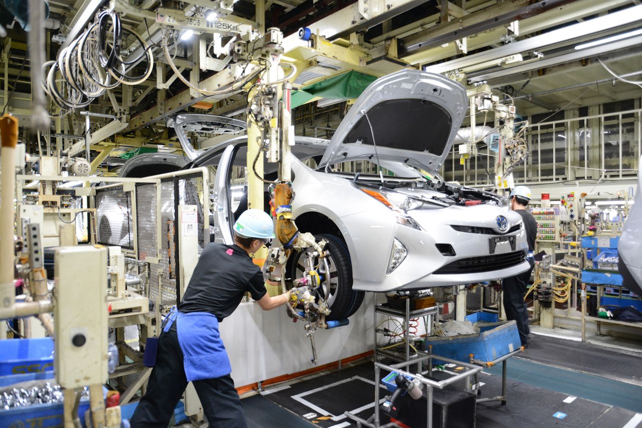 Toyota zawiesiła część japońskiej produkcji z powodu koronawirusa