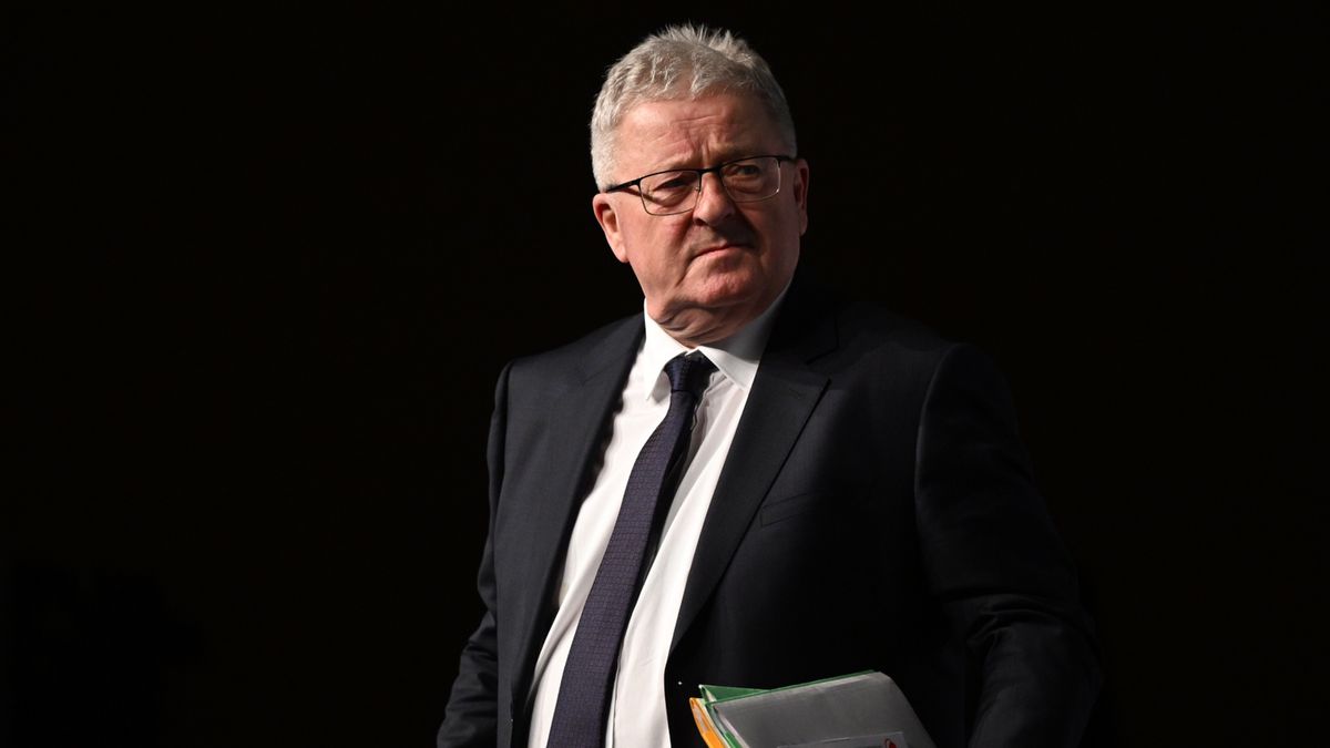 Minister rolnictwa Czesław Siekierski podczas spotkania z liderami organizacji i związków rolniczych 