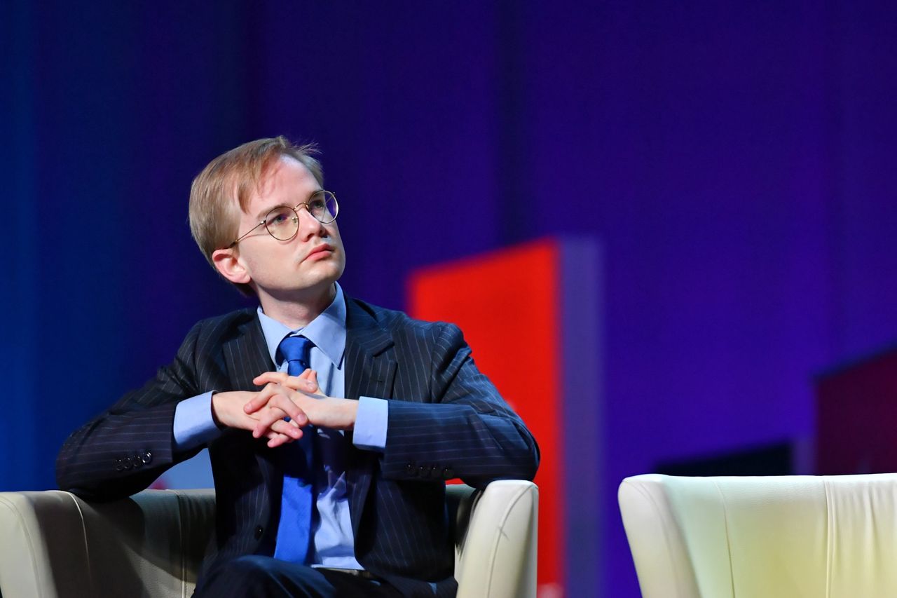 Jesienią wrócą obostrzenia? Tak wynika z rządowych dokumentów