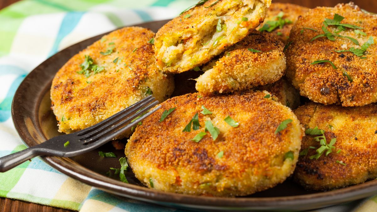 Kotlety jajeczne z suszonymi pomidorami są idealne na obiad