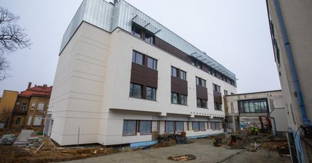 Bielsko-Biała. Nowy gmach szpitala z "innej planety". Komfortowe sale i poczta pneumatyczna
