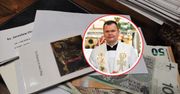 Chodził 14 h po kolędzie. Ksiądz wprost o kopertach. "Jak ktoś daje - to biorę"
