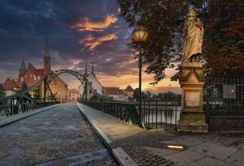 Pogoda we Wrocławiu. Prognoza na poniedziałek 27 października. Przewaga chmur i przelotne opady