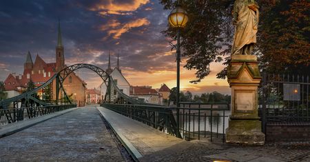 Pogoda we Wrocławiu. Prognoza na poniedziałek 27 października. Przewaga chmur i przelotne opady