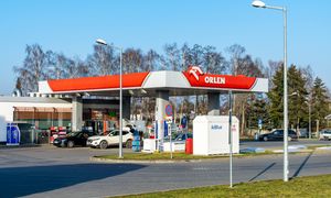 Zarobki kasjerów na Orlenie. Tyle dostają "na rękę"