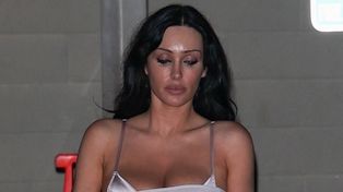 Przyodziana w kombinezon z białej rajstopy Bianca Censori wybrała się w towarzystwie Kanye Westa na thriller. Fajna stylówka do kina? (FOTO)