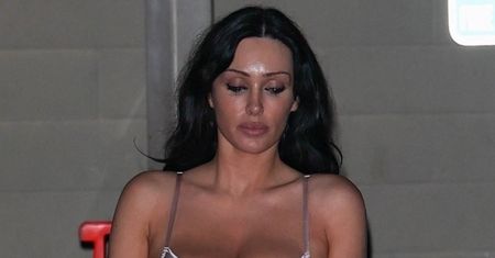 Przyodziana w kombinezon z białej rajstopy Bianca Censori wybrała się w towarzystwie Kanye Westa na thriller. Fajna stylówka do kina? (FOTO)