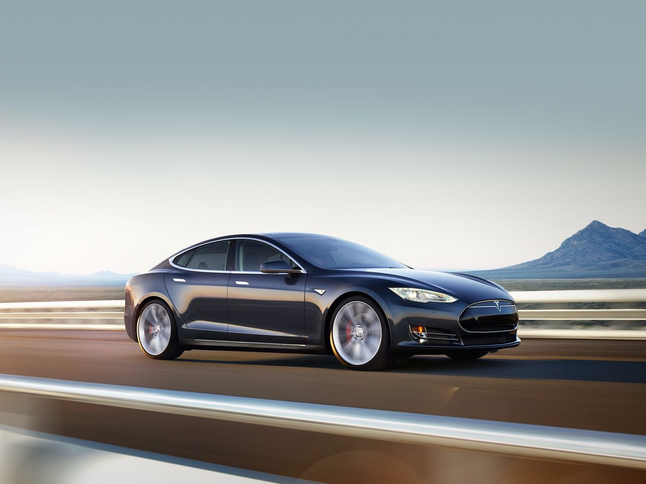Tesla wysłała aktualizację dla Modeli S, żeby przestały wybuchać