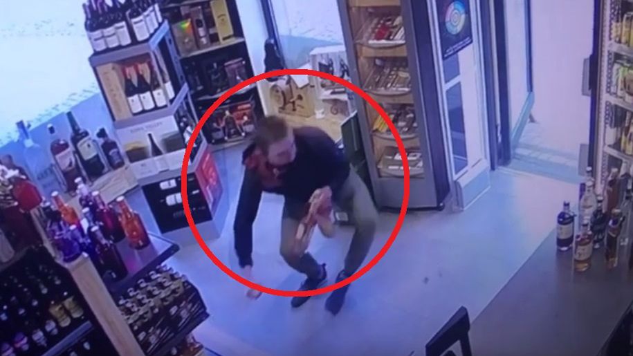 Gdańsk. Zuchwała kradzież w sklepie. Zabrał trzy butelki drogiego trunku