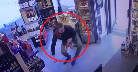 Gdańsk. Zuchwała kradzież w sklepie. Zabrał trzy butelki drogiego trunku