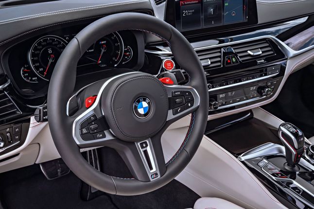 BMW M5 (wnętrze)