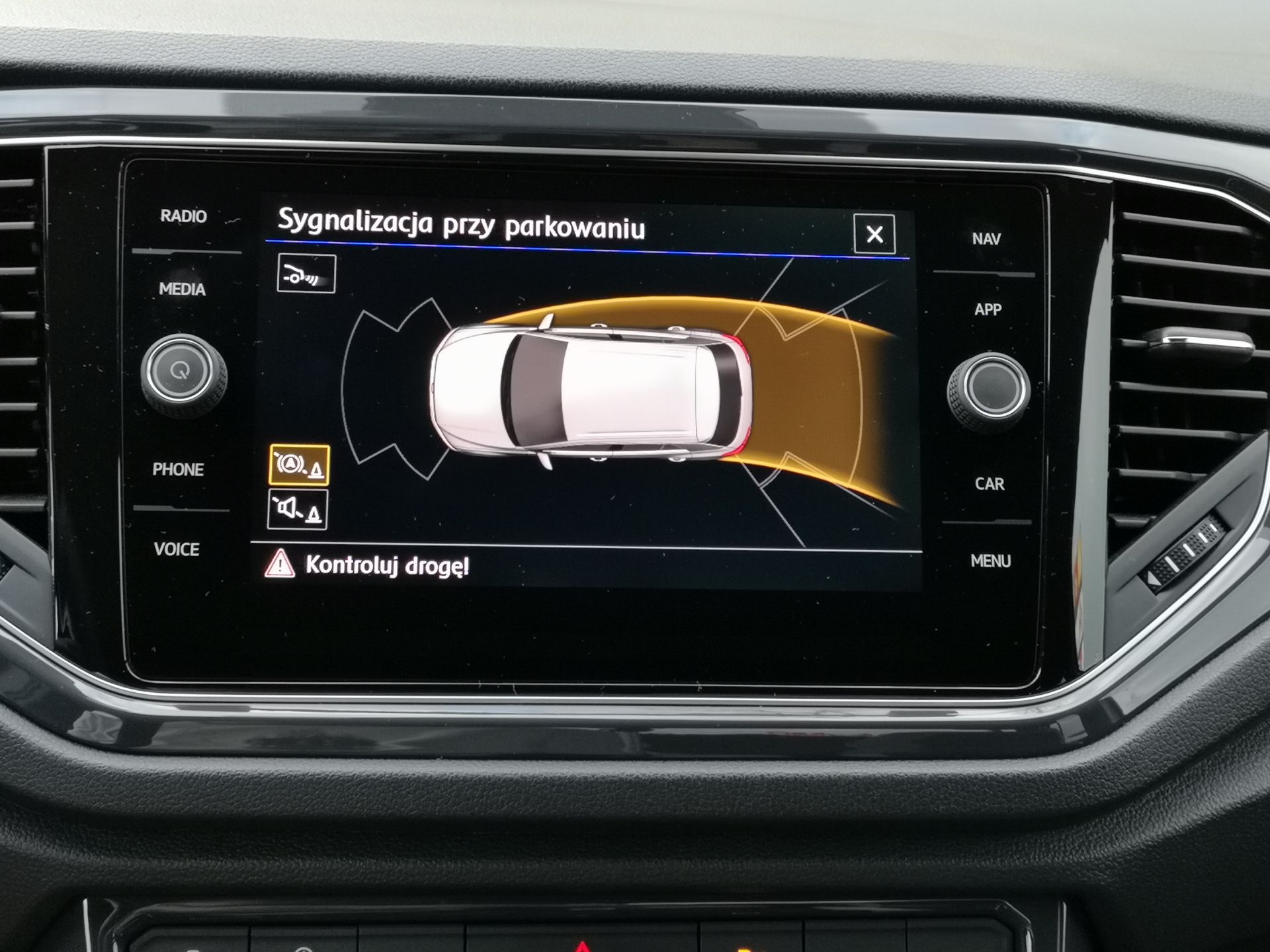 Volkswagen T-Roc: System audio Beats i asystent wyjazdu z miejsca parkingowego 15