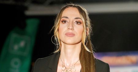 Marianna Schreiber na premierze filmu "Wszystkie nasze strachy". Na ściance zapozowała z transparentem