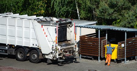 Te osoby nie muszą płacić za wywóz śmieci. Jesteś na liście?