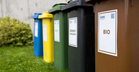 Ruszyły kontrole segregacji odpadów. Żółta naklejka to ostrzeżenie
