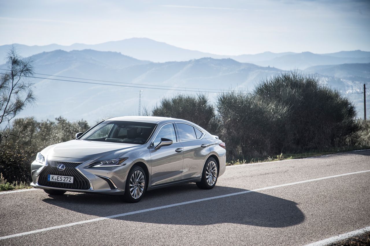 Lexus ES 300h (2019) (fot. Mateusz Żuchowski)