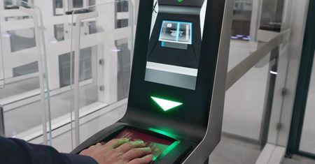 Kolejne lotnisko w Polsce ma bramki do automatycznej odprawy pasażerów. To spore ułatwienie
