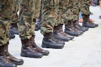 Pracowali po służbie, emerytury z ZUS nie dostają. Będą protestować