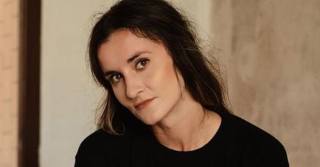 Sypia z mężczyznami z całego świata. Jej mamą jest była posłanka PiS