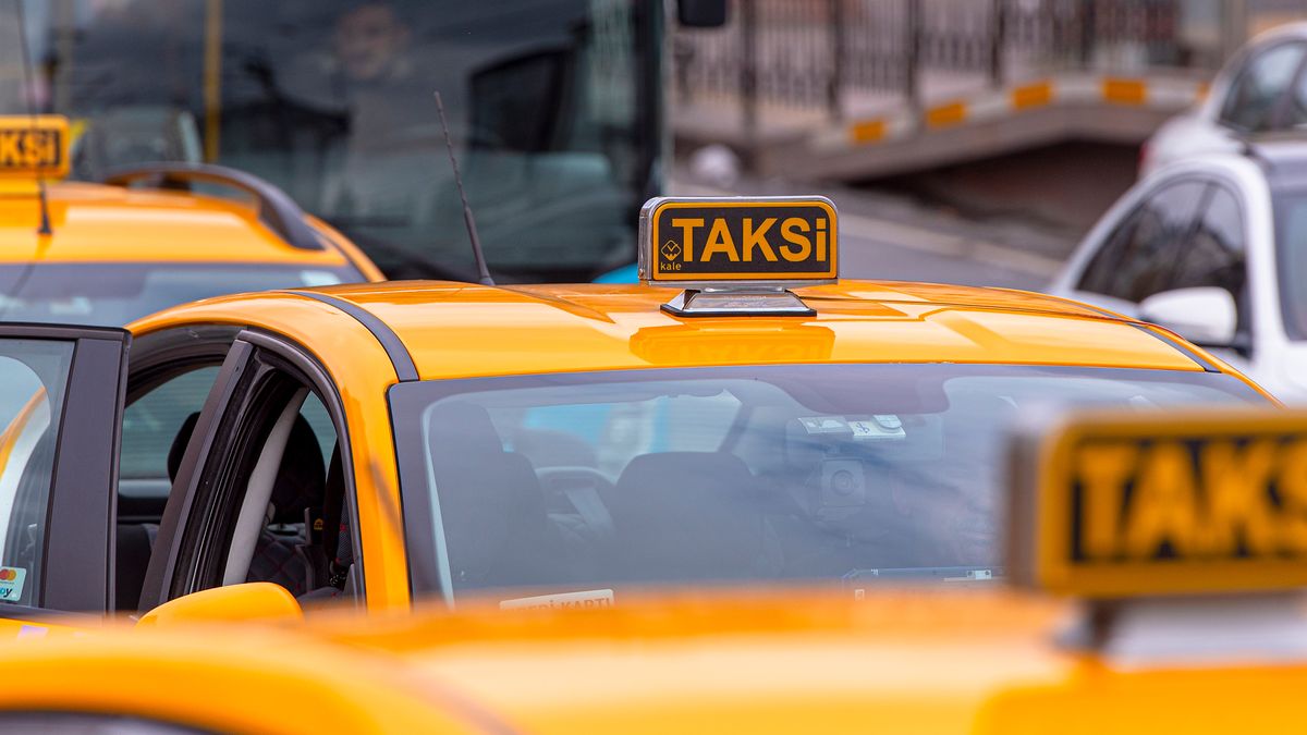 Żółta taksówka w Stambule