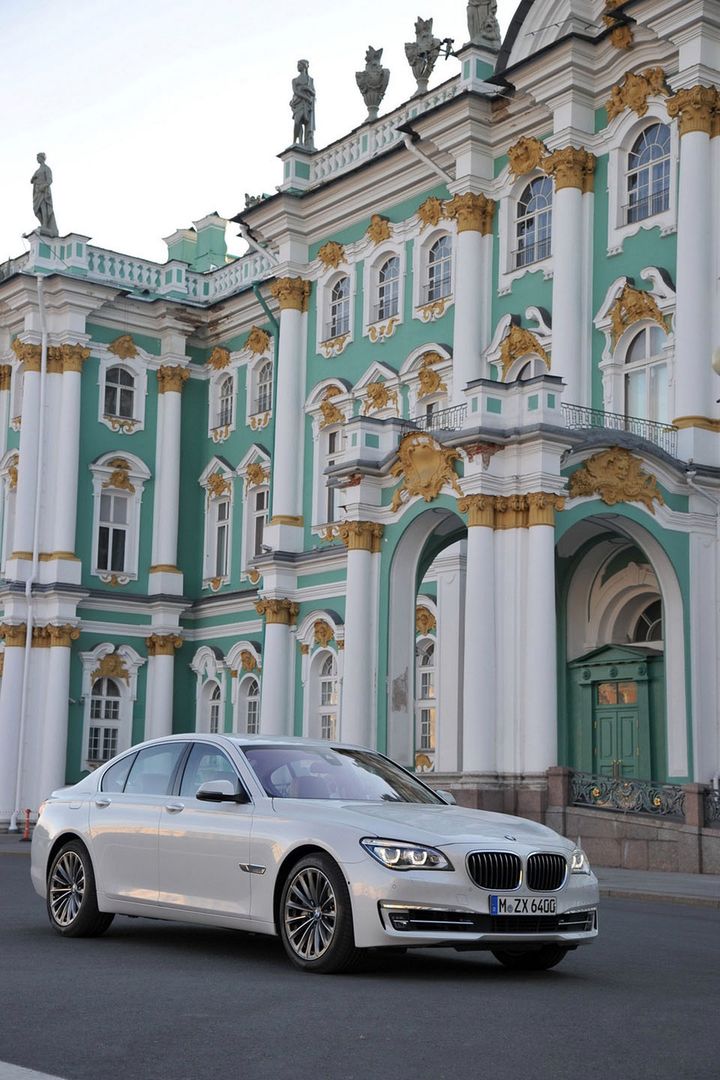 BMW serii 7 na rok 2013 - megagaleria niemieckiego okrętu flagowego 252