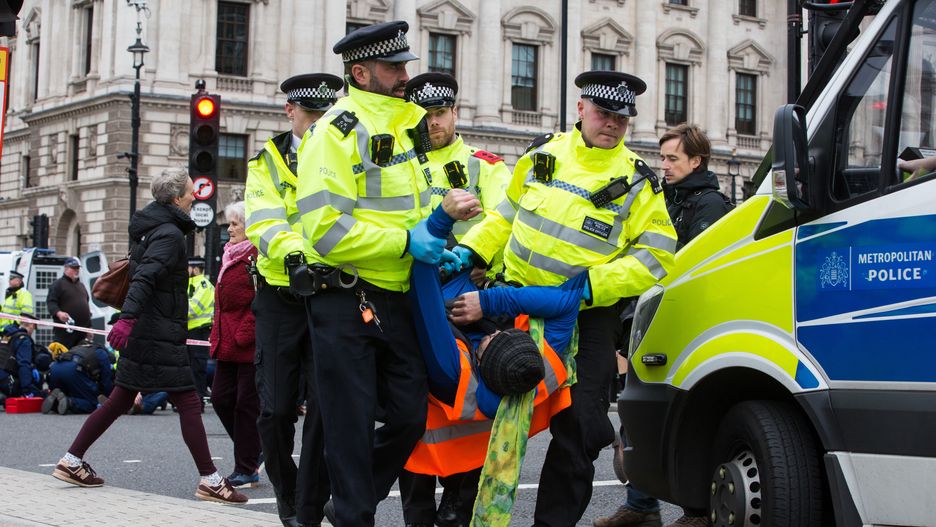 Funkcjonariusze Met Police w trakcie interwencji