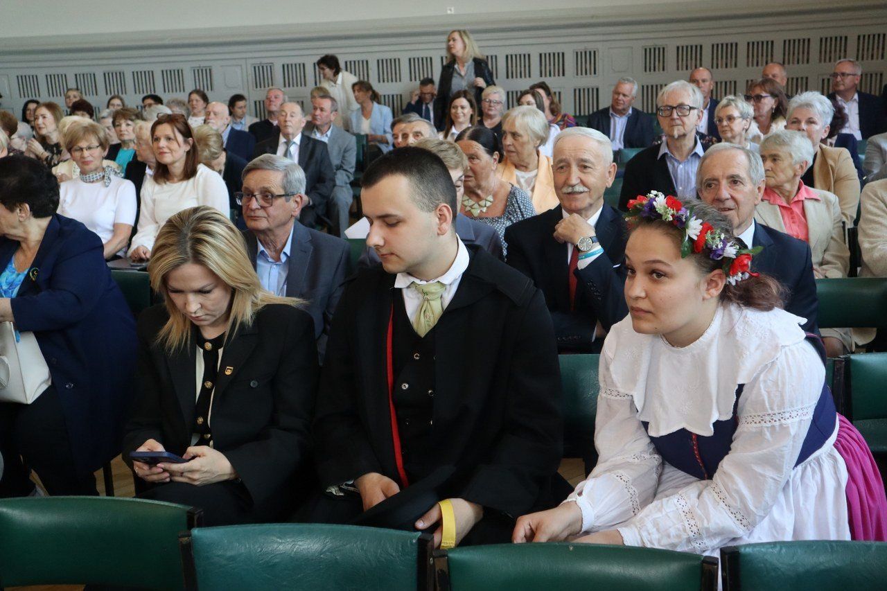Piękna uroczystość w Zespole Szkół Ekonomicznych w Lesznie: setne urodziny dr Stanisława Jędrasia