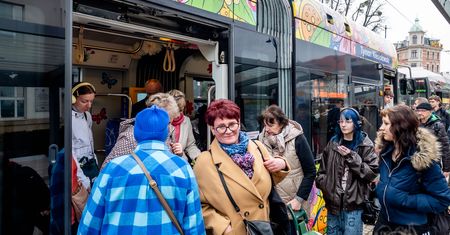 Eksperci komentują plany rewolucji komunikacji miejskiej. Zmiany są konieczne, ale pod pewnymi warunkami
